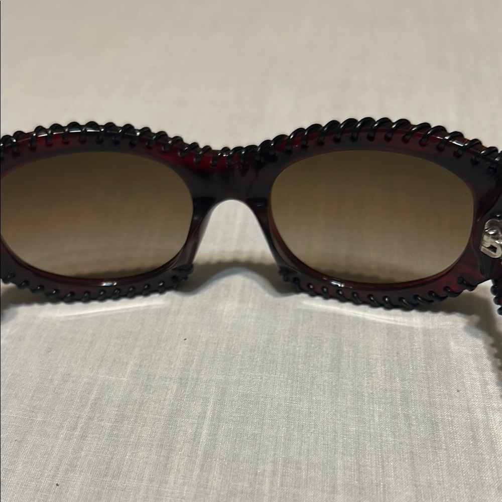 Burberry Stylish Sunglasses - Picture 9 of 11